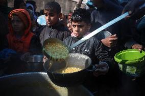 Gaza Children Wait To Receive A Hot Meal Of Food