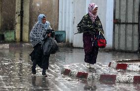 Gaza Children Wait To Receive A Hot Meal Of Food