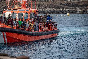 Several migrants arrive at the port of La Restinga - El Hierro