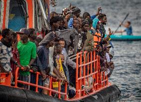 Several migrants arrive at the port of La Restinga - El Hierro