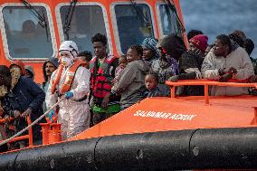 Several migrants arrive at the port of La Restinga - El Hierro