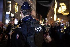 Faubourg Saint Honore Christmas Lights Unveiled in Paris FA