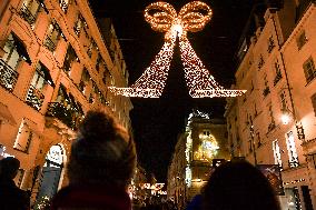 Faubourg Saint Honore Christmas Lights Unveiled in Paris FA