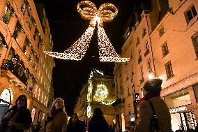 Faubourg Saint Honore Christmas Lights Unveiled in Paris FA