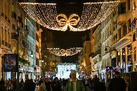 Faubourg Saint Honore Christmas Lights Unveiled in Paris FA