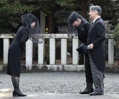 Japan's imperial family members visit Princess Yuriko's tomb