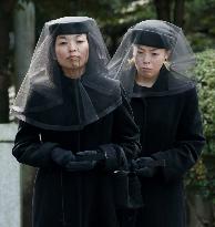 Japan's imperial family members visit Princess Yuriko's tomb