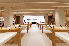 Apple Store Opens In La Vaguada Shopping Mall - Madrid