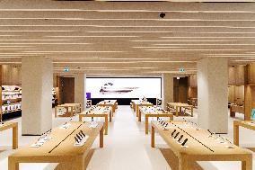 Apple Store Opens In La Vaguada Shopping Mall - Madrid