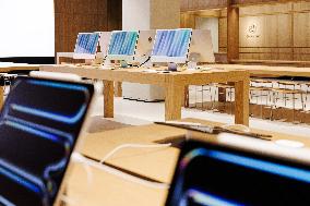 Apple Store Opens In La Vaguada Shopping Mall - Madrid