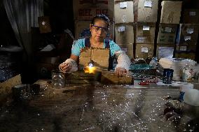 Making Christmas Balls In Mexico