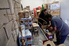 Making Christmas Balls In Mexico