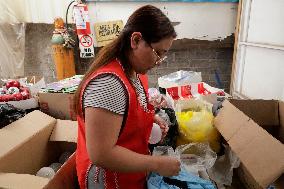 Making Christmas Balls In Mexico