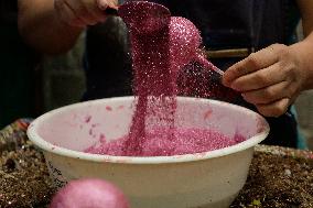 Making Christmas Balls In Mexico