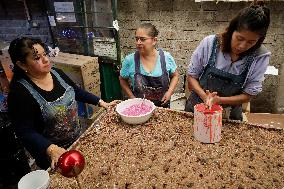 Making Christmas Balls In Mexico