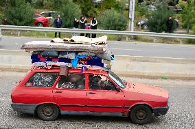 Civilians Return To Destroyed Homes - Beirut