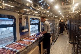 Food Train celebrates Thanksgiving in Kharkiv