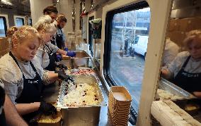 Food Train celebrates Thanksgiving in Kharkiv