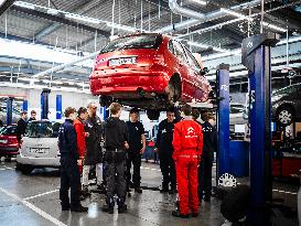 French Education Ministers Visit Alfred Mongy High School to Promote Automotive Careers - Marcq-en-Barœul