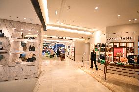 Shops in Paris FA