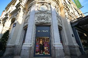 Shops in Paris FA