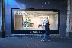 Shops in Paris FA