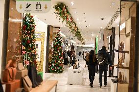 Shops in Paris FA