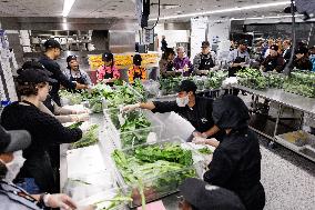 DC: Vice President Harris Volunteers at DC Central Kitchen on Thanksgiving