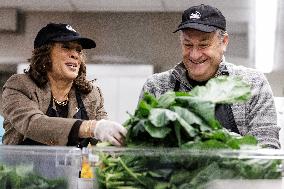 DC: Vice President Harris Volunteers at DC Central Kitchen on Thanksgiving