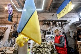 Volunteers weave winter camouflage nets for army in Zaporizhzhia