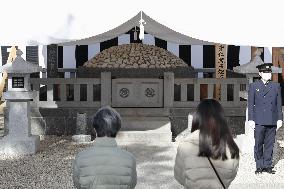 People offer prayers at Princess Yuriko's tomb