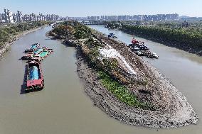 Yangtze River Water Level Decreases