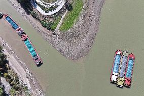 Yangtze River Water Level Decreases