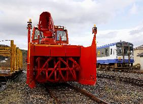 Snowplow test-runs in quake-hit Ishikawa Pref. town