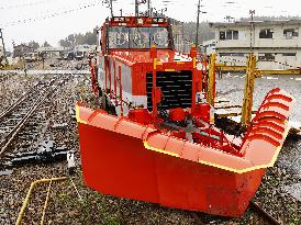 Snowplow test-runs in quake-hit Ishikawa Pref. town