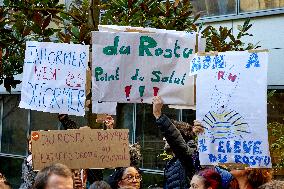 Employees Of The Bayard Press And Publishing Group On Strike In Paris