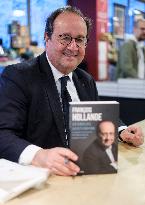 Francois Hollande Signs His Book - Brussels