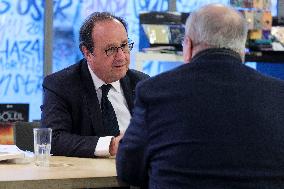 Francois Hollande Signs His Book - Brussels