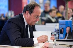 Francois Hollande Signs His Book - Brussels