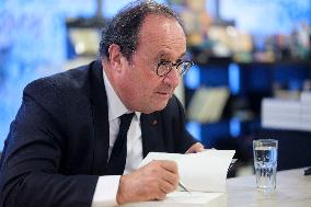 Francois Hollande Signs His Book - Brussels