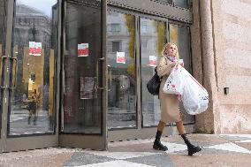 DC: People  hold a Black Friday shopping mall