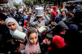 Palestinians Struggle To Survive Amid Food Shortage - Gaza