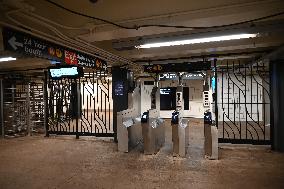 55-year-old Man Robbed At MTA Grand Avenue-Newton Subway Station On Thanksgiving In Maspeth Section Of Queens New York