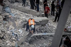 Israeli Strikes Kill Dozens - Gaza