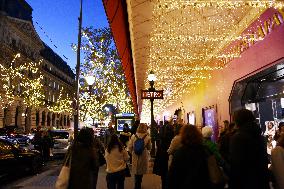 Christmas Windows - Paris