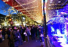 Christmas Windows - Paris