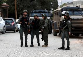 Israeli Soldiers Surround The House Of Hamas Gunman - Nablus