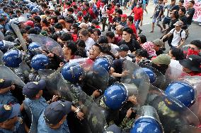 Militant Groups Troop In Manila For Bonifacio Day