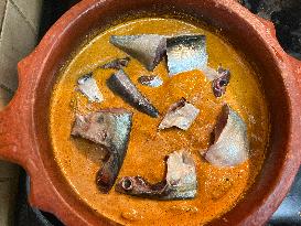 Kerala Style Mackerel Fish Curry (Ayala Curry)