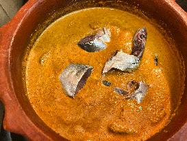 Kerala Style Mackerel Fish Curry (Ayala Curry)